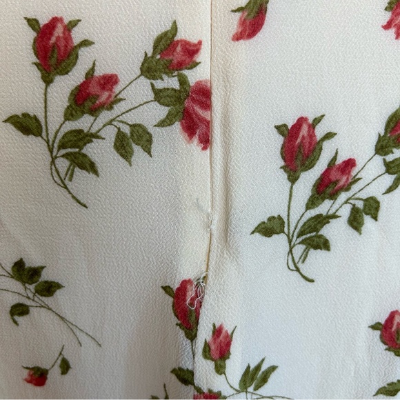 Reformation Laurelei Dress in Florence Rose Print
Cream with Pink Size 8 - Picture 6 of 6